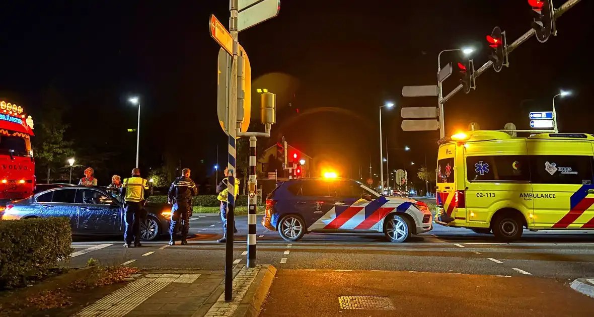 Weg afgesloten na ongeval tussen auto en vrachtwagen - Foto 4