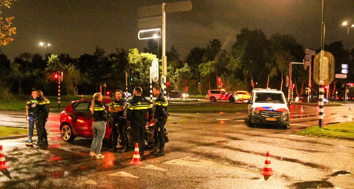 Flinke schade bij botsing met twee voertuigen