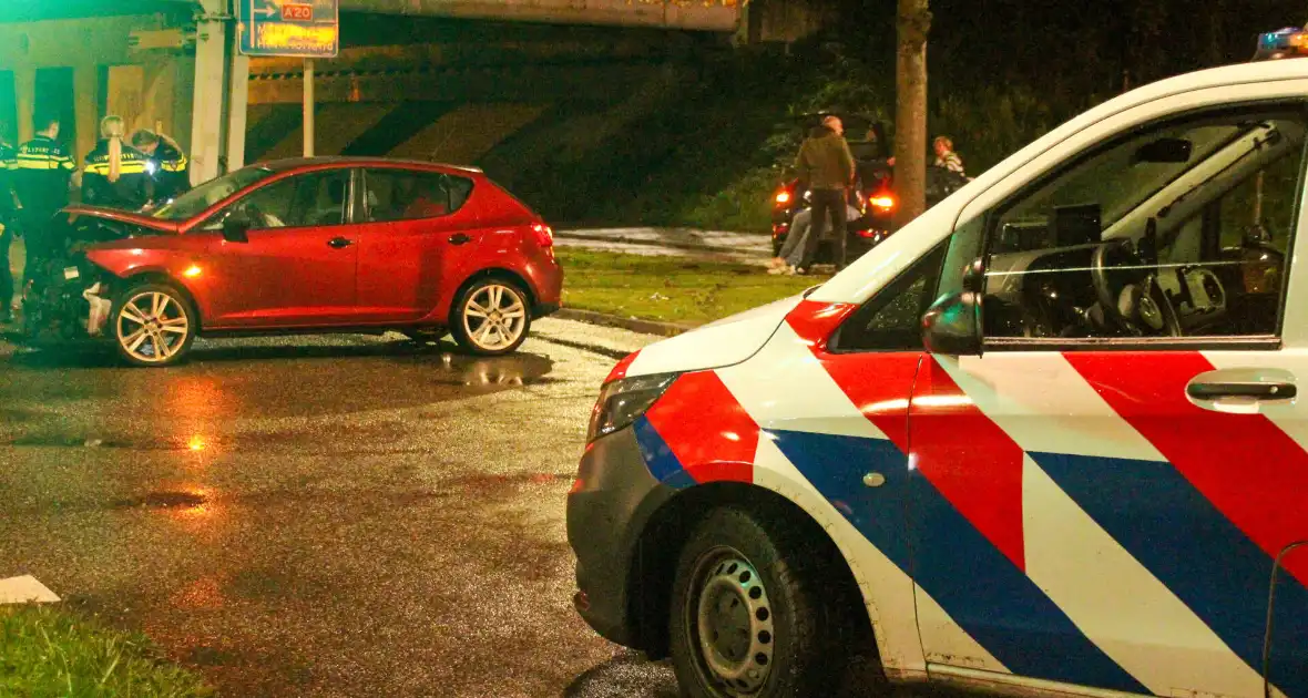 Flinke schade bij botsing met twee voertuigen - Foto 4