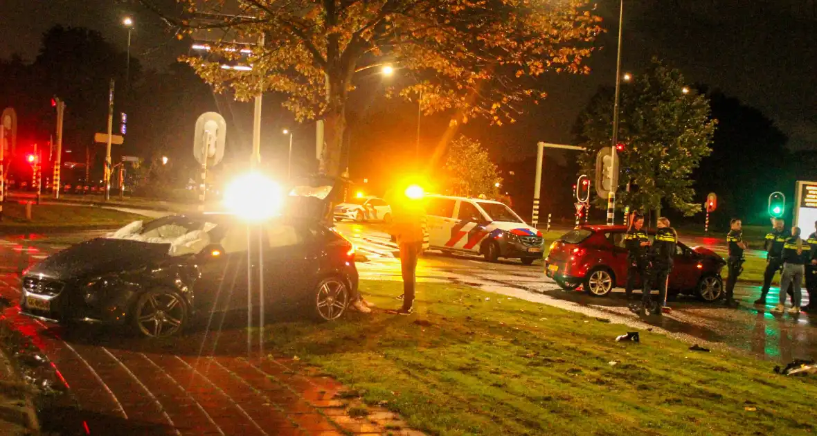 Flinke schade bij botsing met twee voertuigen - Foto 5