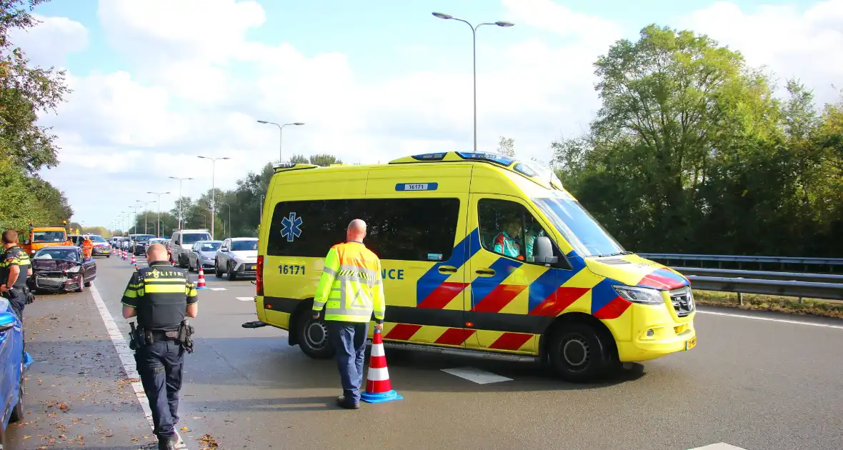 Flinke schade en vertraging na kop-staartaanrijding