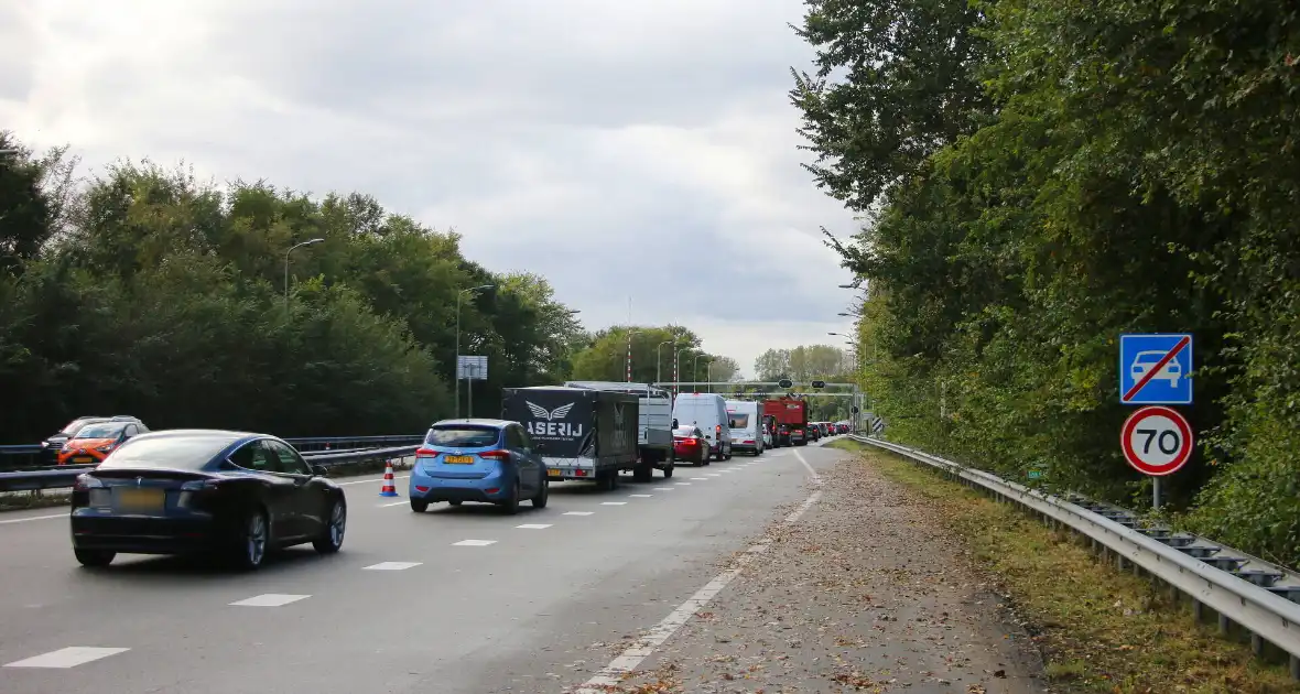 Flinke schade en vertraging na kop-staartaanrijding - Foto 2