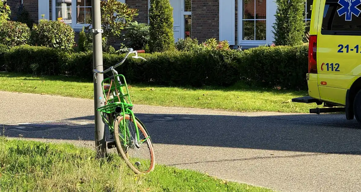 Automobilist botst op afslaande fietser