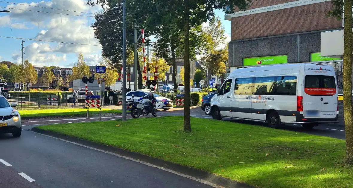 Politie zet verdachte persoon klem tijdens wielerkoers - Foto 3