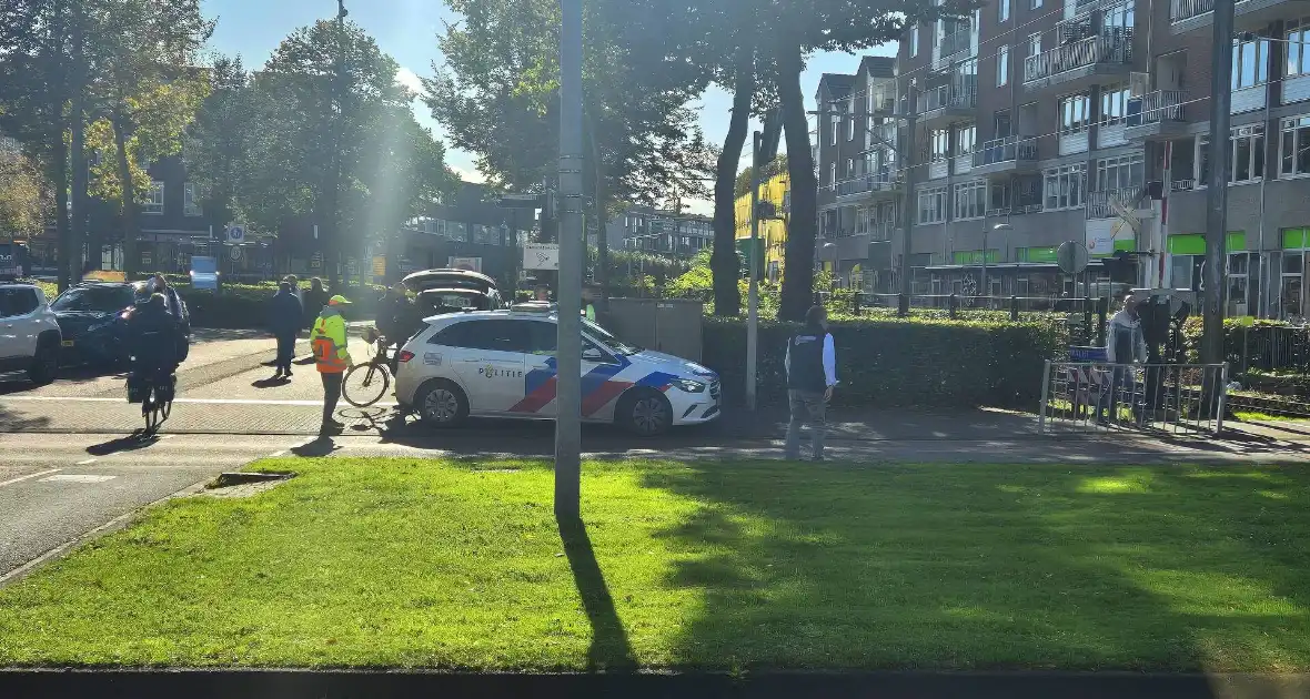 Politie zet verdachte persoon klem tijdens wielerkoers - Foto 4