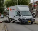 Scooter botst op bakwagen