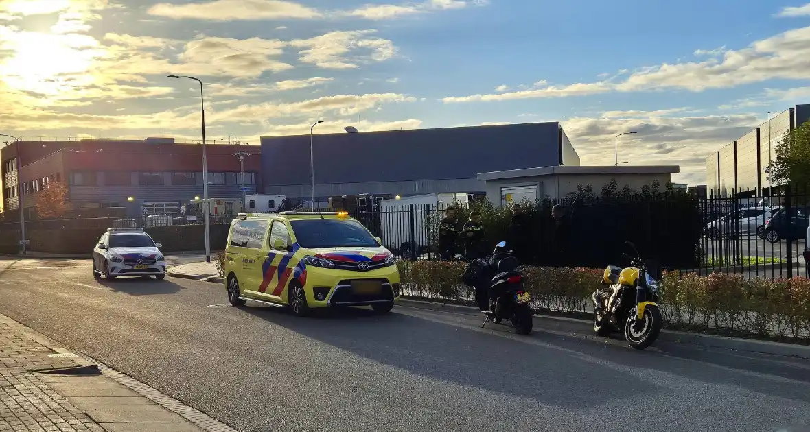 Twee motorrijders komen in botsing met elkaar - Foto 1