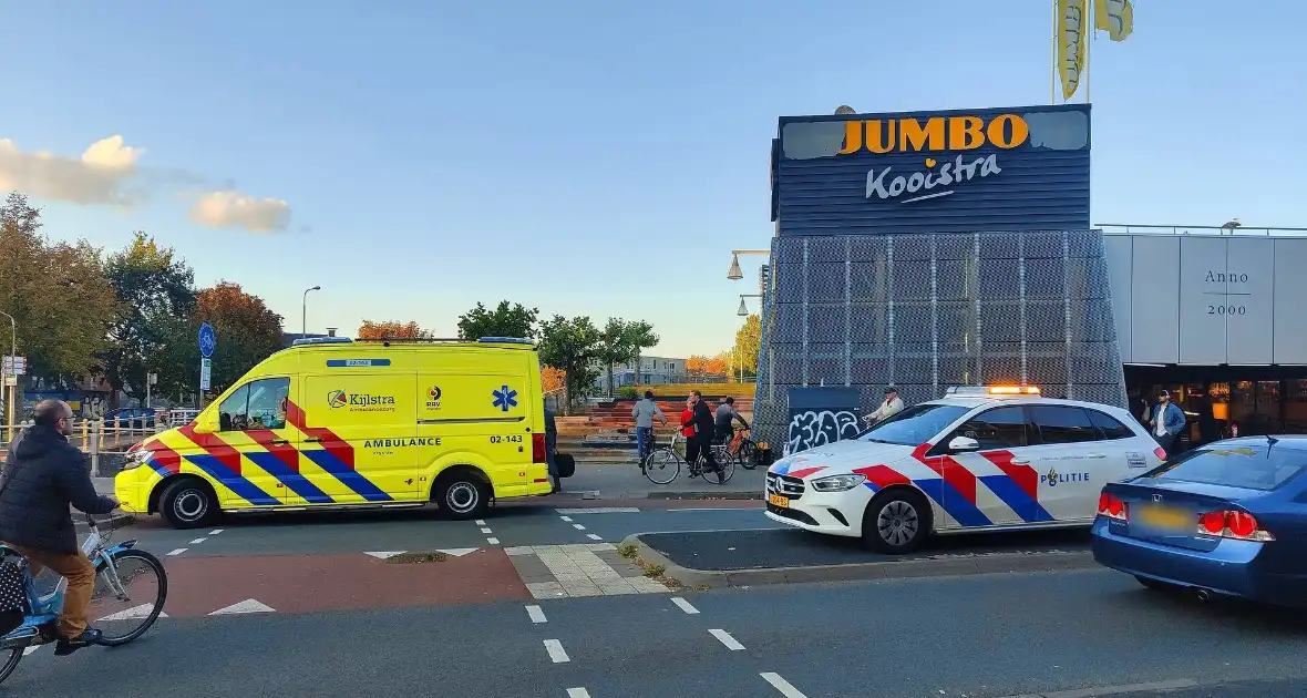 Scooterrijder gewond bij aanrijding met fietser - Foto 1