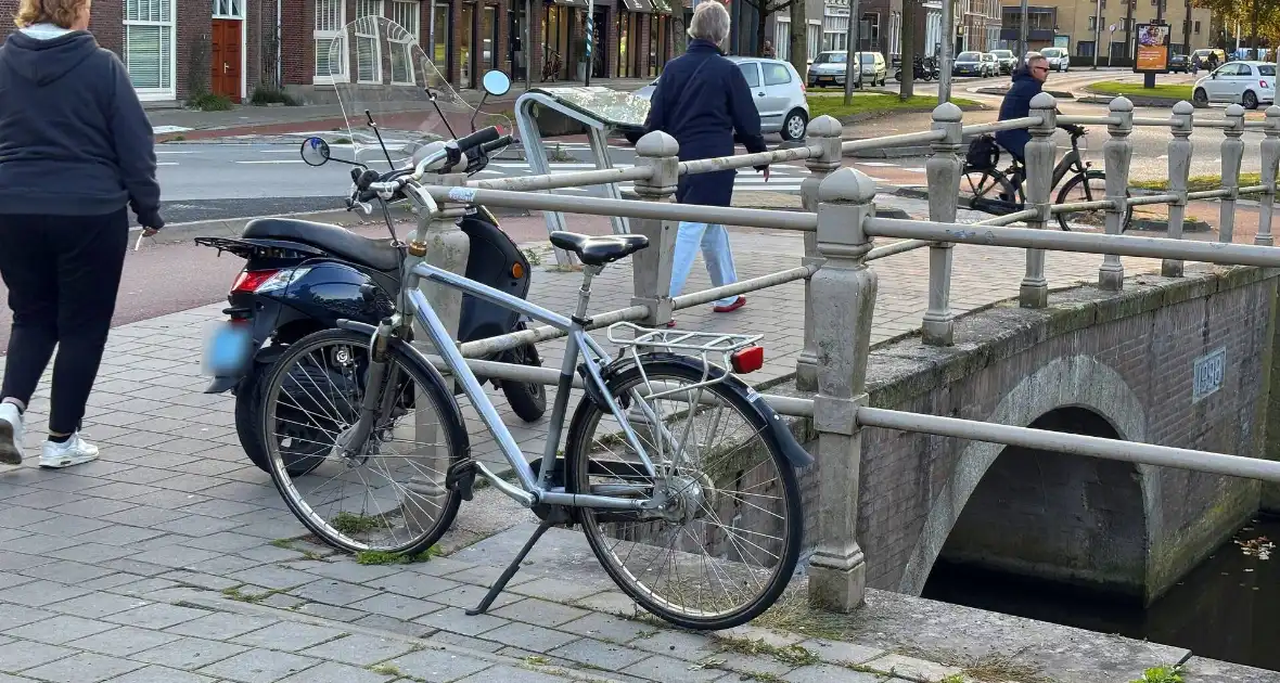 Scooterrijder gewond bij aanrijding met fietser - Foto 4