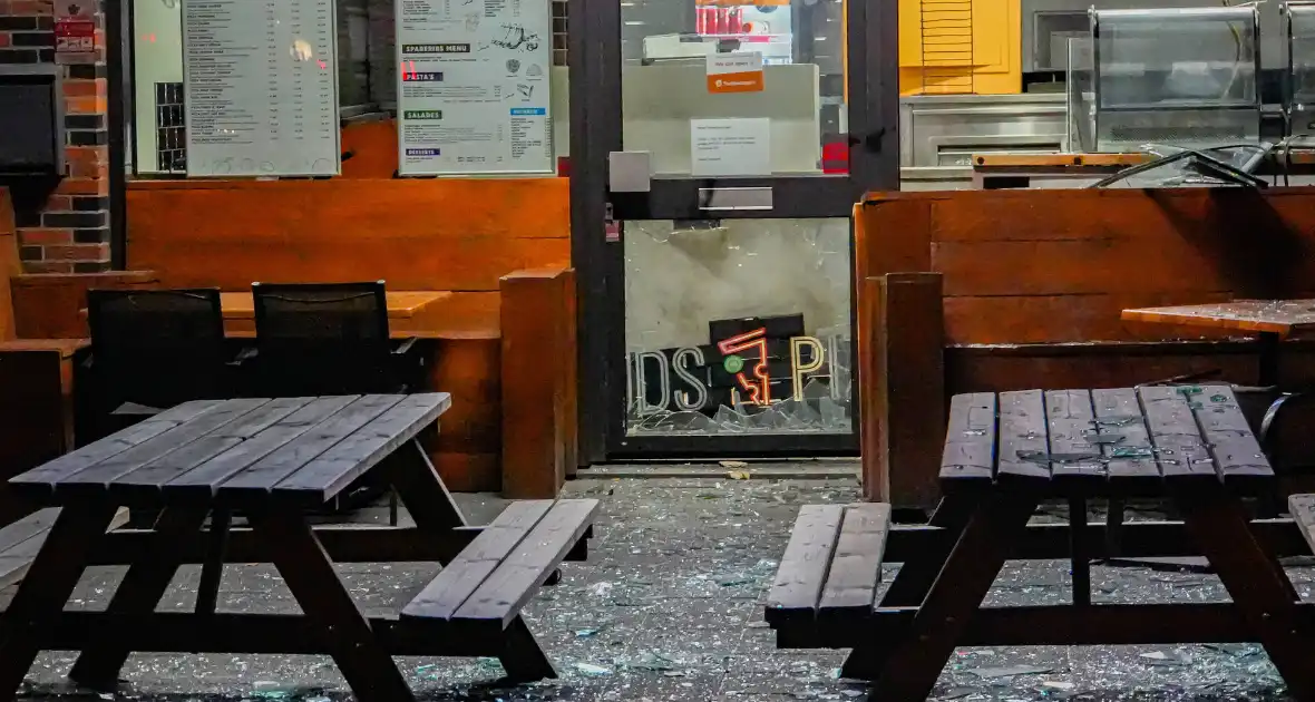 Verdachte aangehouden na explosie bij pizzarestaurant - Foto 7