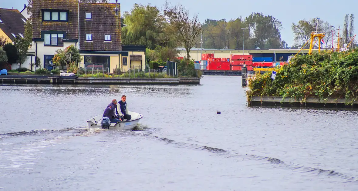 Jongens uit water gered nadat omstanders alarm slaan - Foto 7