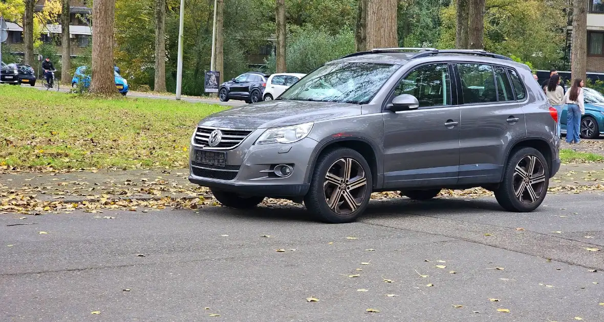 Drie auto's op elkaar bij botsing, inzittenden ongedeerd - Foto 3