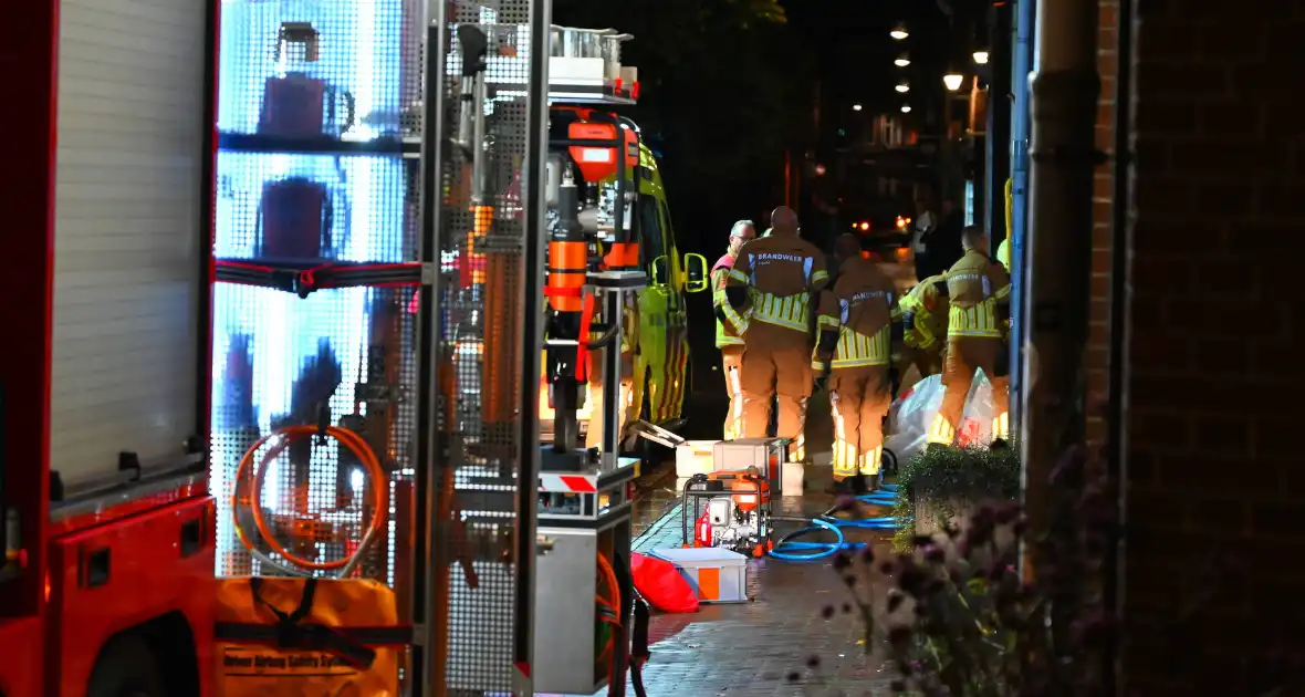 Persoon klem met vinger in winkeldeur - Foto 1