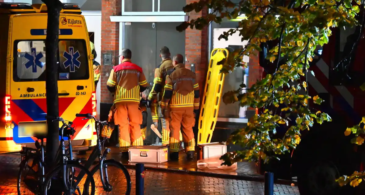 Persoon klem met vinger in winkeldeur - Foto 5