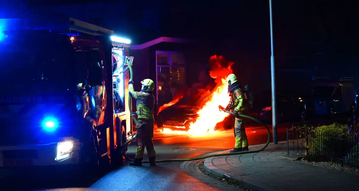 Opnieuw brand in geparkeerde auto