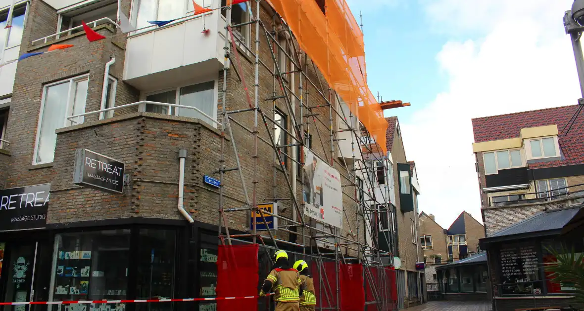 Steigerdeel losgeraakt door harde wind - Foto 1