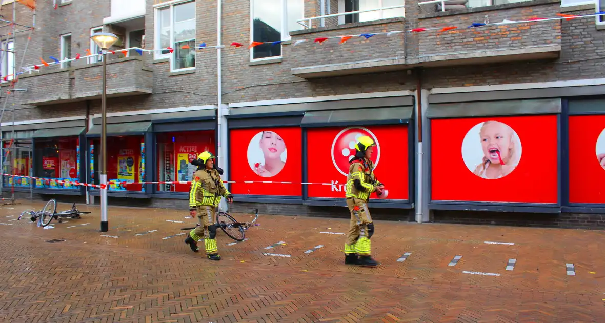 Steigerdeel losgeraakt door harde wind - Foto 13