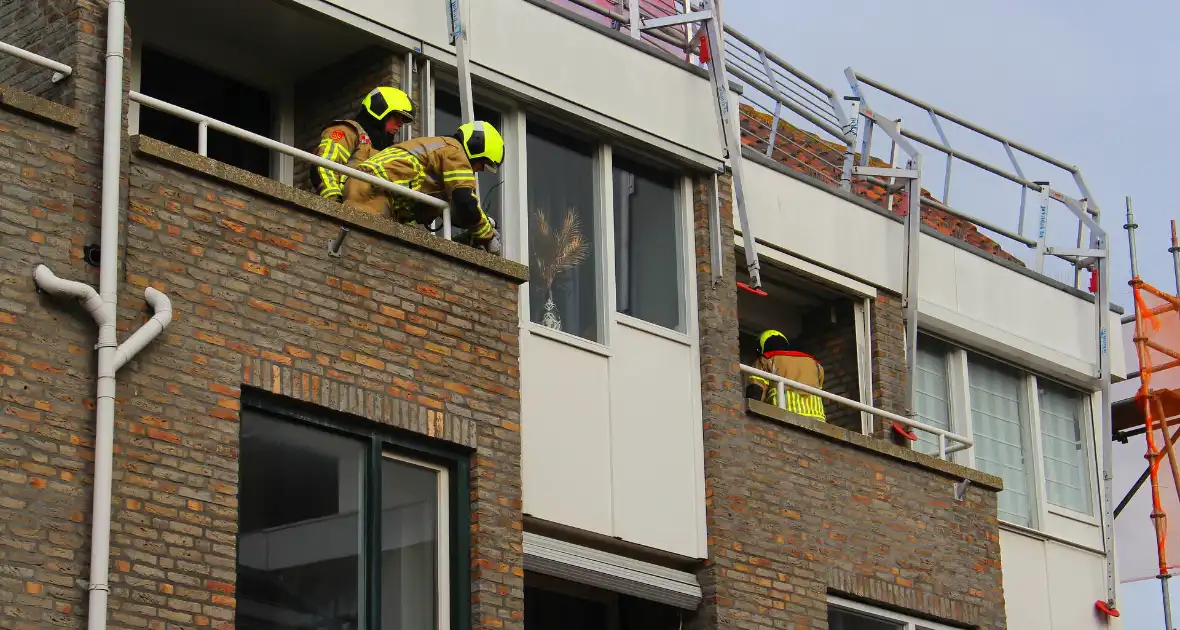 Steigerdeel losgeraakt door harde wind - Foto 7