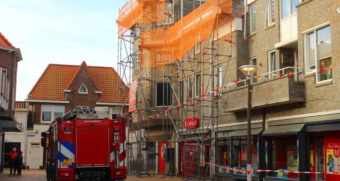 Steigerdeel losgeraakt door harde wind - Foto 8