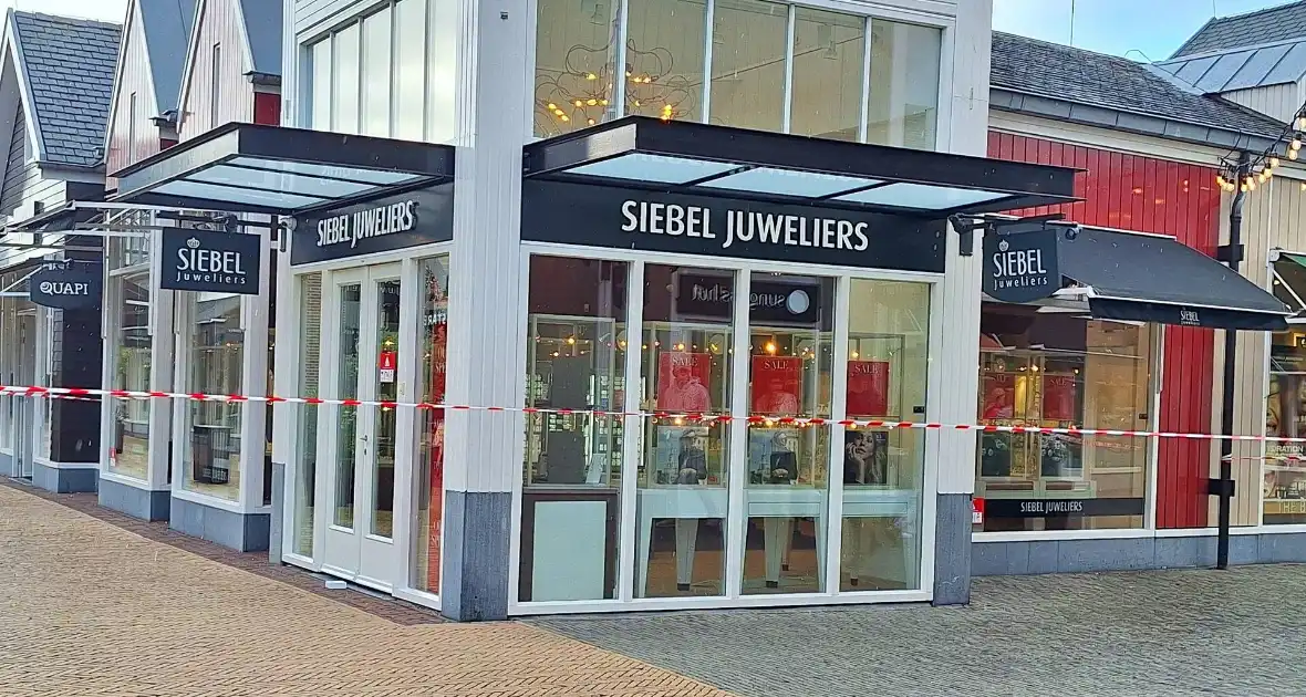 Politie onderzoekt overval op juwelierswinkel - Foto 2