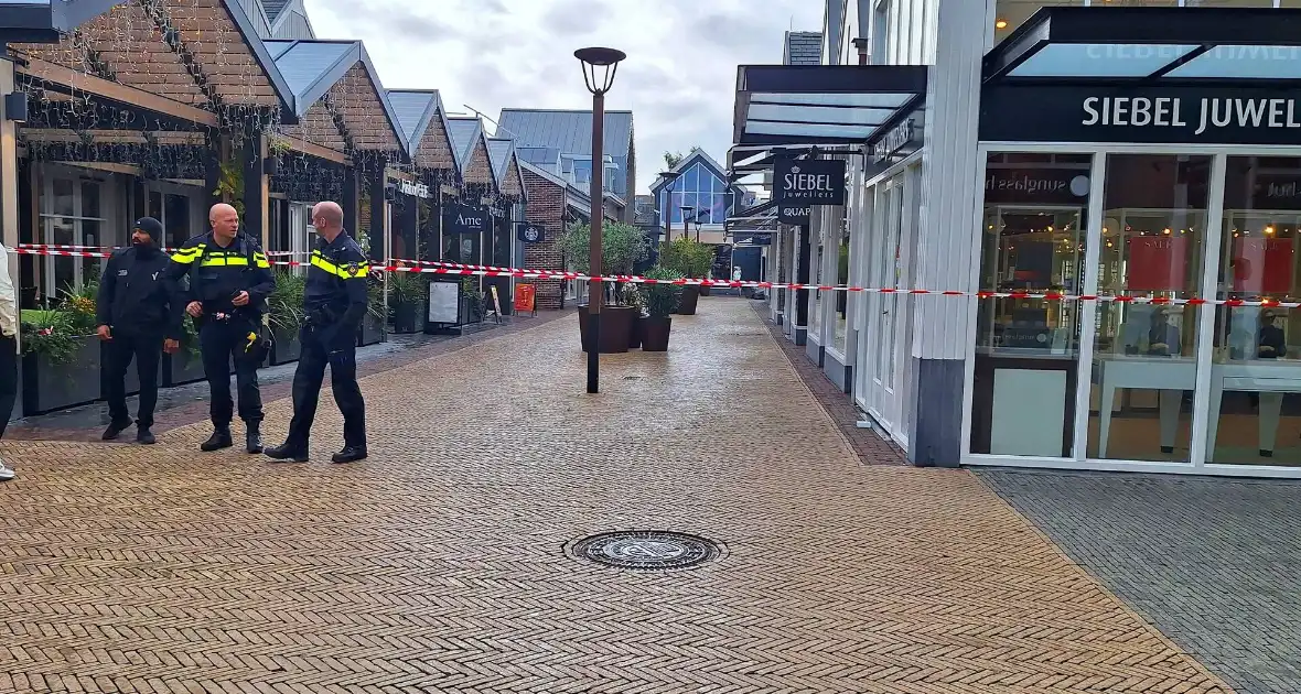 Politie onderzoekt overval op juwelierswinkel - Foto 4