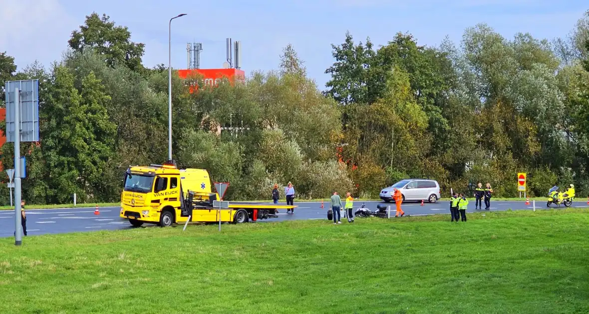 Motorrijder onderuit op afrit