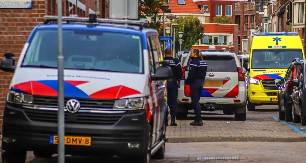 Hulpdiensten druk met persoon met onbegrepen gedrag