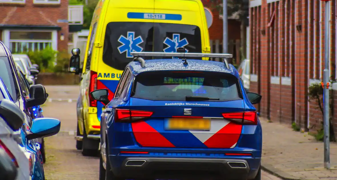 Hulpdiensten druk met persoon met onbegrepen gedrag - Foto 1