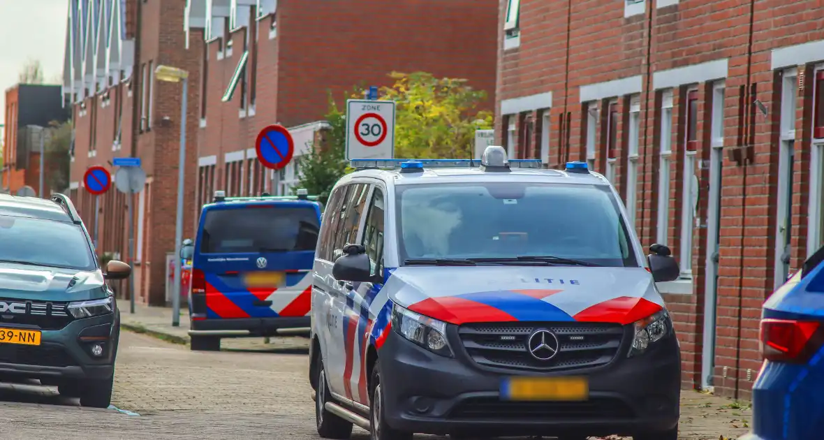 Hulpdiensten druk met persoon met onbegrepen gedrag - Foto 2