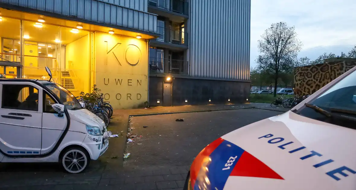 Politie doet onderzoek naar overval op een woning - Foto 4