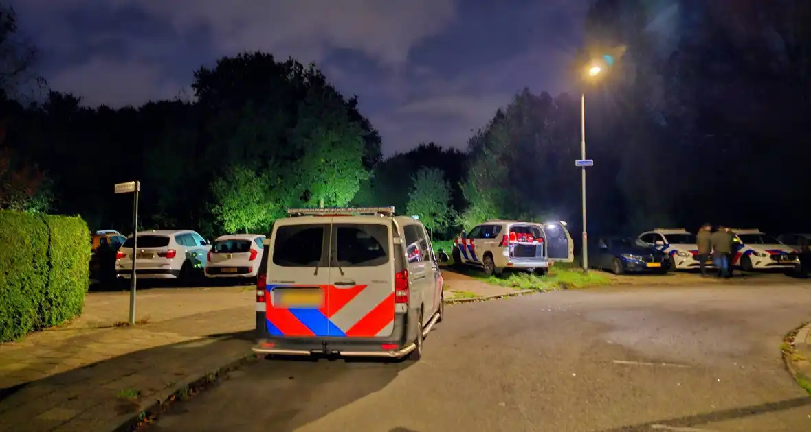 Massale politie-inzet in bosperceel - Foto 2