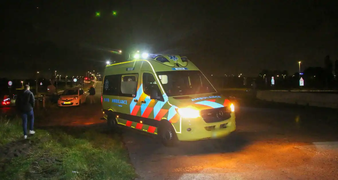 Brommerrijder rijdt sloot in