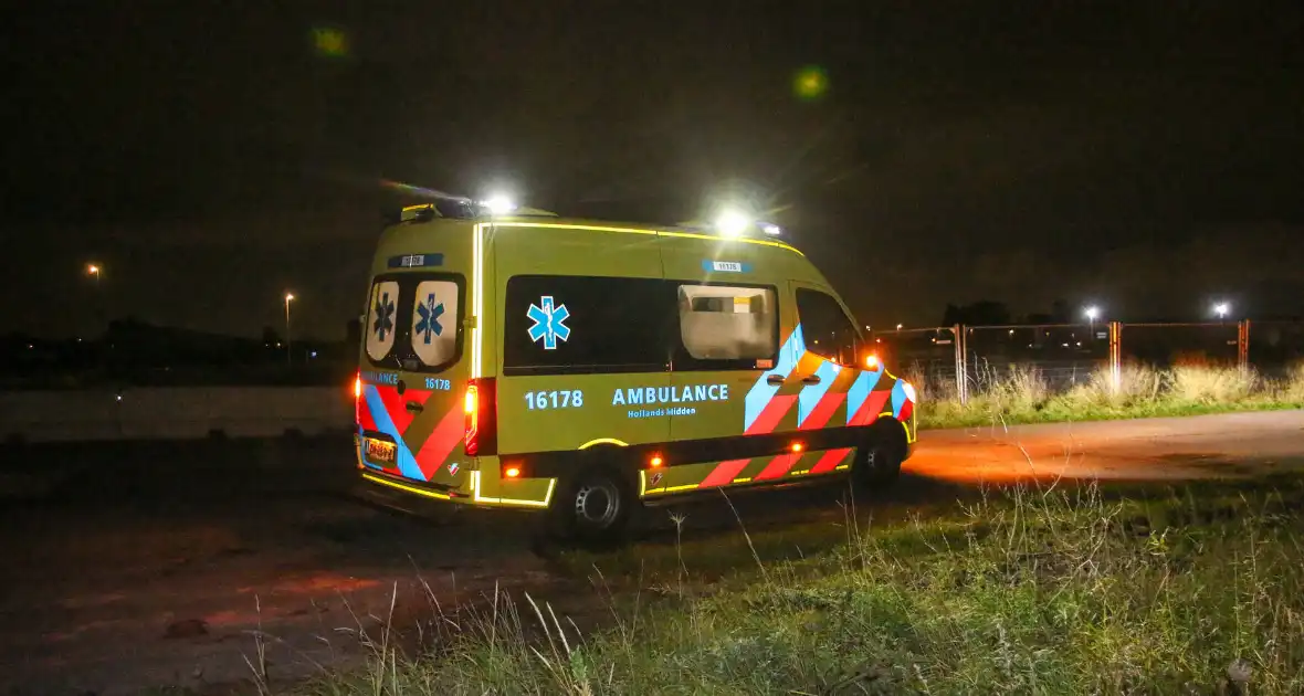 Brommerrijder rijdt sloot in - Foto 2