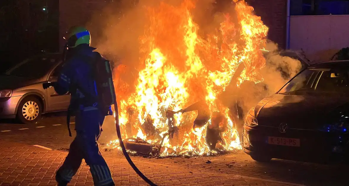 Opnieuw auto in lichterlaaie - Foto 2