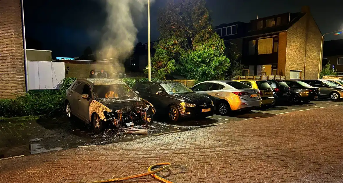 Opnieuw auto in lichterlaaie - Foto 8