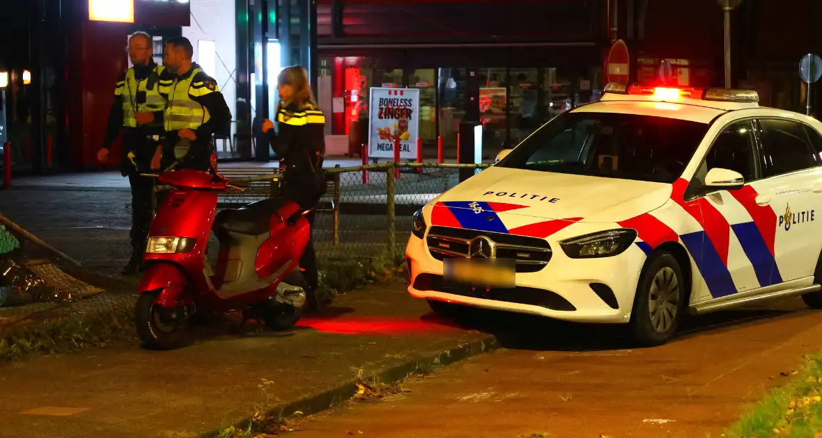 Bestuurder scooter verliest controle na politieachtervolging - Foto 2