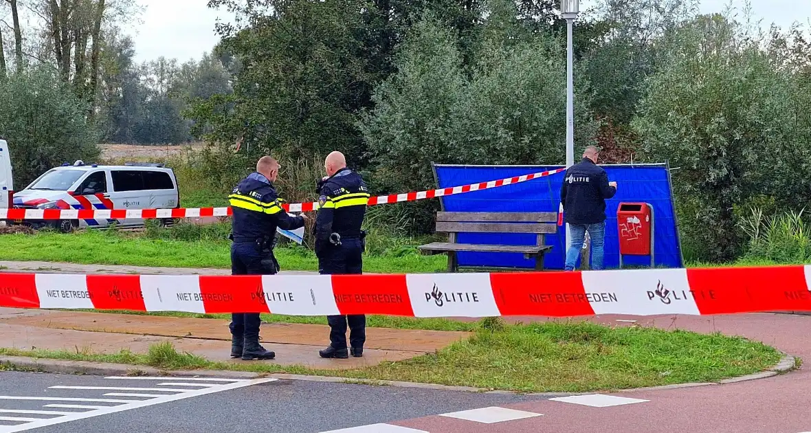 Overledene aangetroffen in sloot bij politiebureau - Foto 7