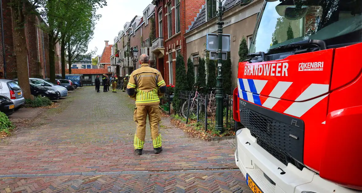 Bewoners roken gas, brandweer doet onderzoek