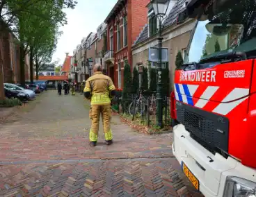 Bewoners roken gas, brandweer doet onderzoek