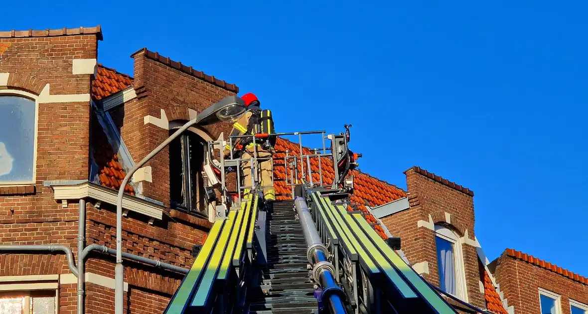 Woning uitgebrand ondanks grote inzet brandweerlieden