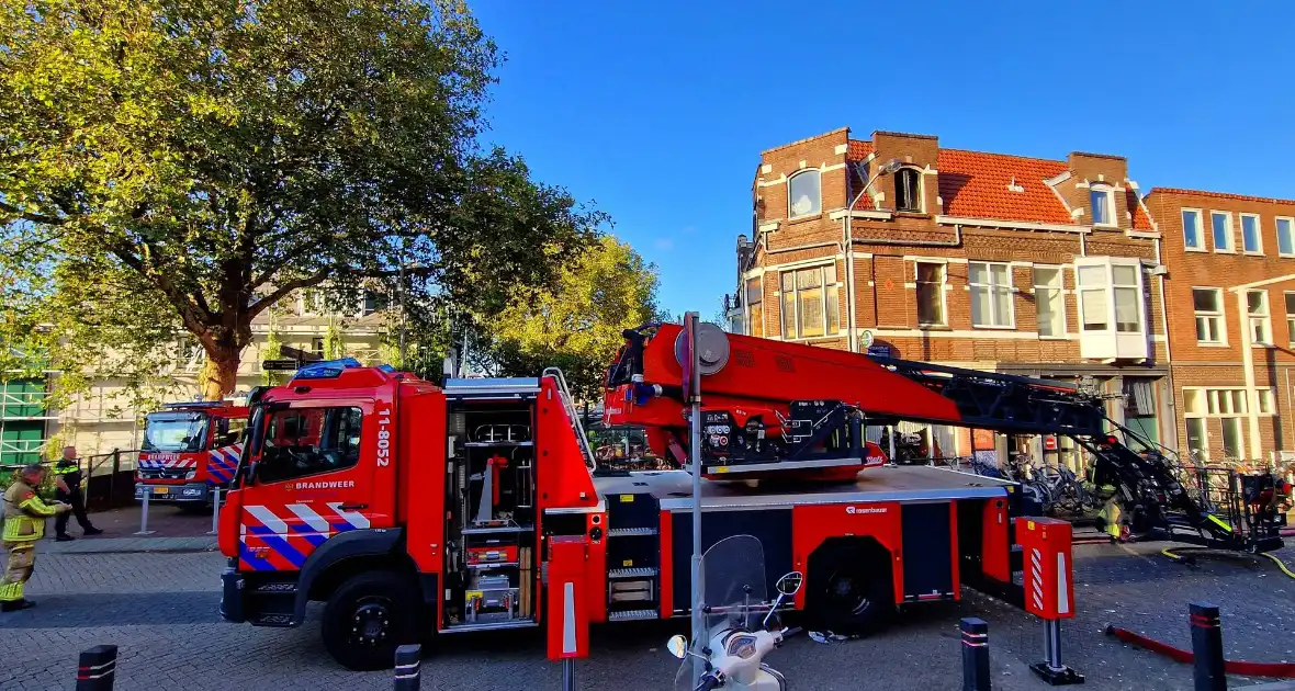 Woning uitgebrand ondanks grote inzet brandweerlieden - Foto 2