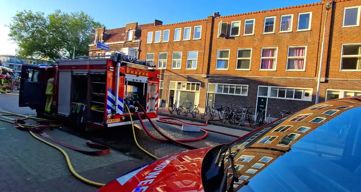 Woning uitgebrand ondanks grote inzet brandweerlieden - Foto 5