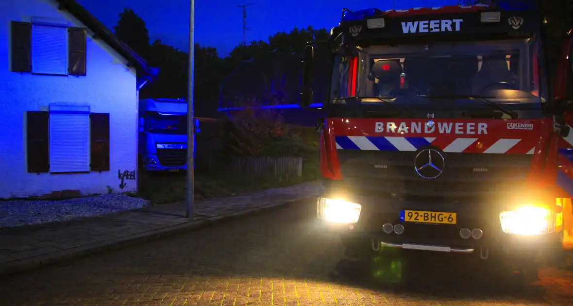 Rook uit kachel aangezien voor mogelijke woningbrand - Foto 3