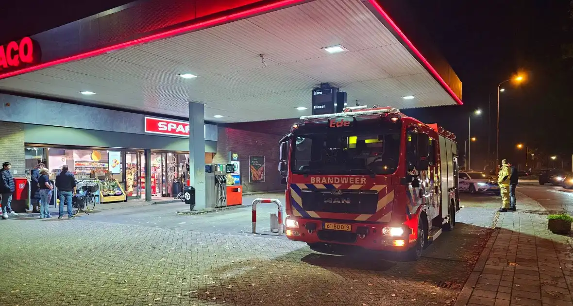 Tankstation ontruimd wegens vreemde lucht