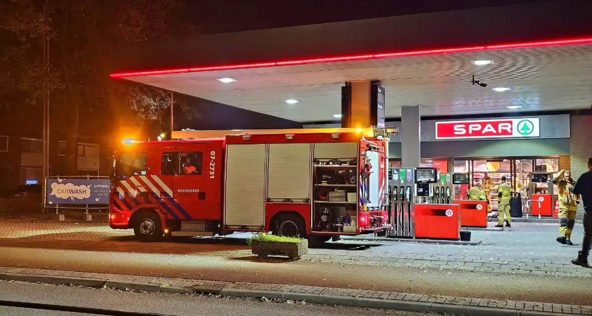 Tankstation ontruimd wegens vreemde lucht - Foto 1