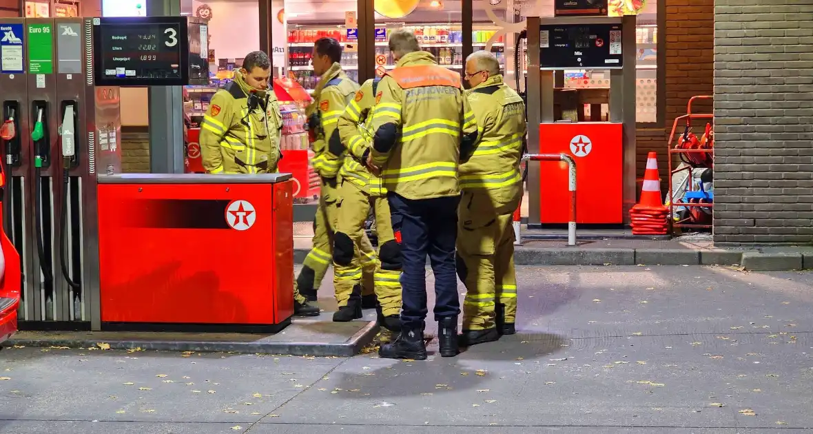 Tankstation ontruimd wegens vreemde lucht - Foto 3