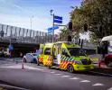 Twee autoâ€™s botsen op kruispunt