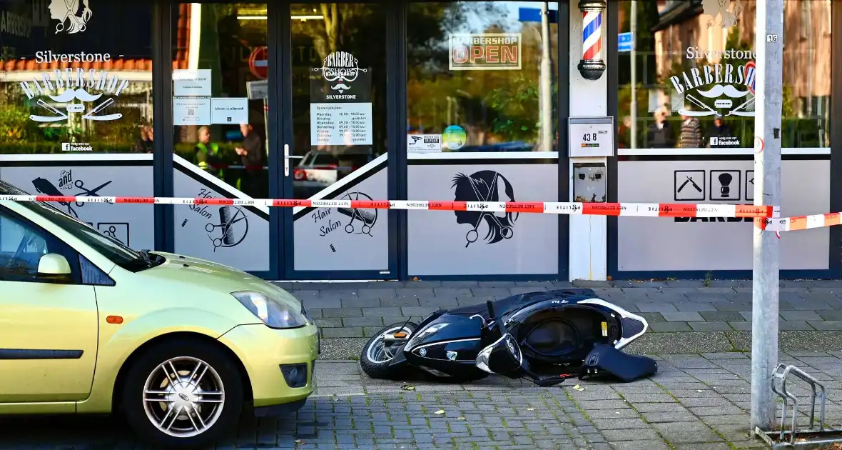 Twee tieners gezocht na overval op telecomwinkel - Foto 1