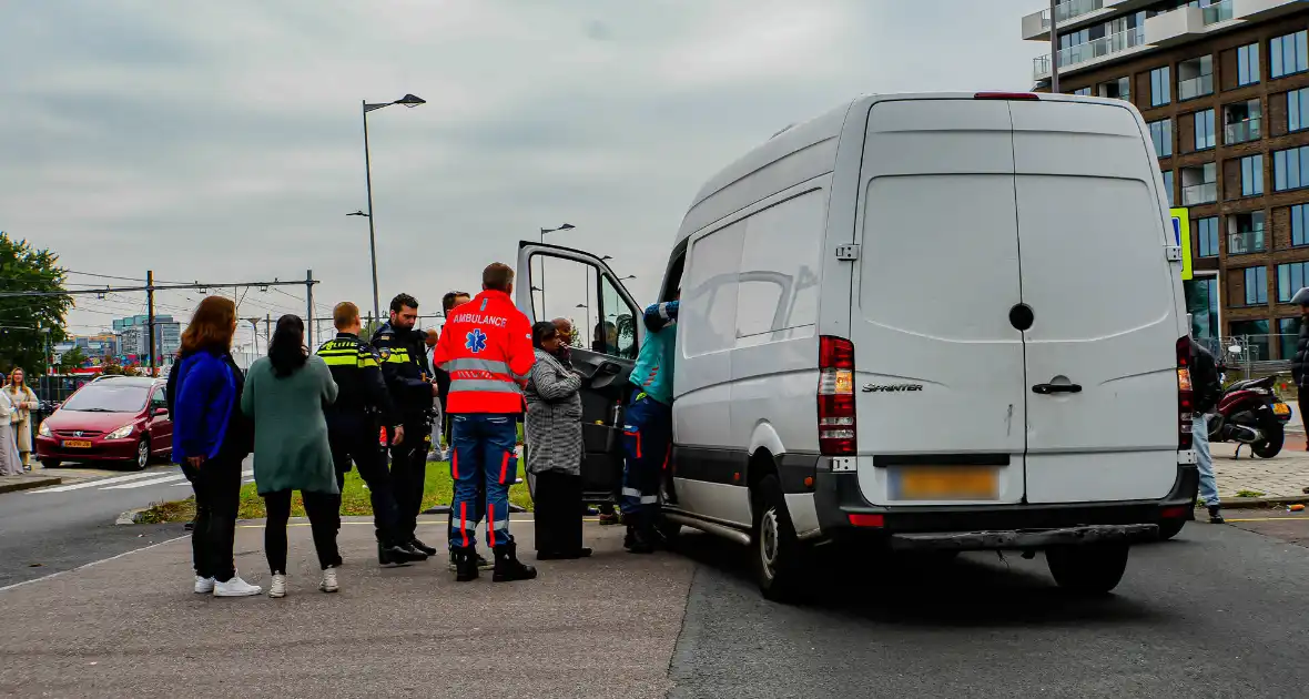 Man naar ziekenhuis na verkeersongeval