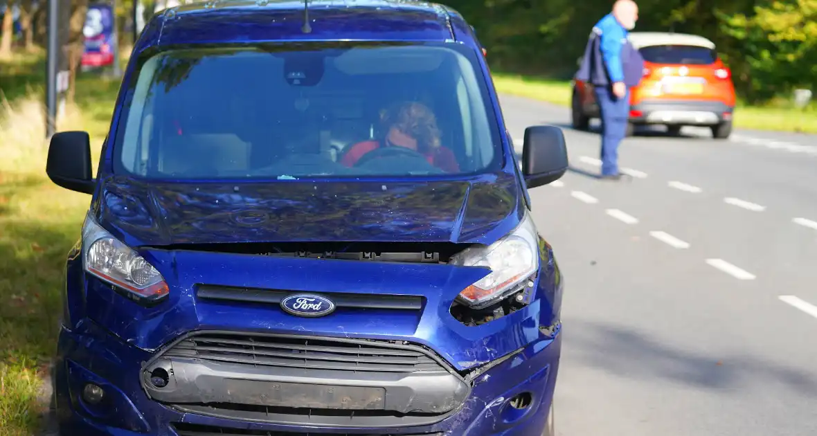 Drie auto's beschadigd bij kop-staartbotsing in Assen - Foto 1